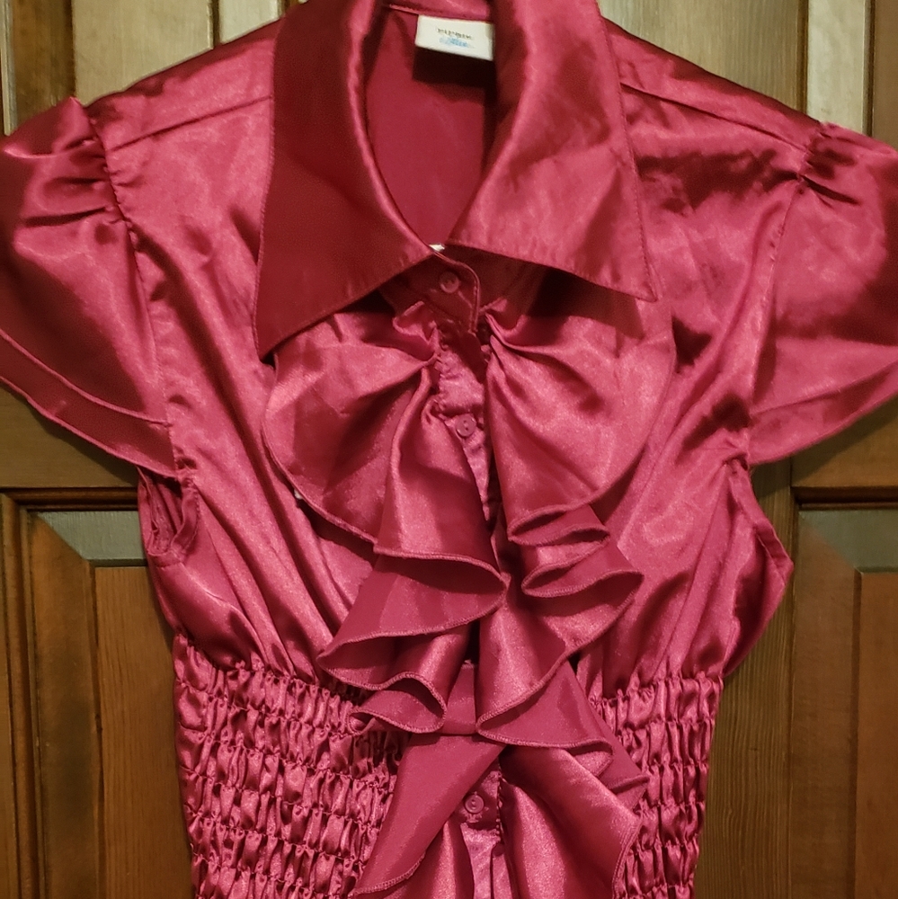 Ladies sz. M Piper & Blue short sleeve maroon blouse; smocking; charmeuse; used